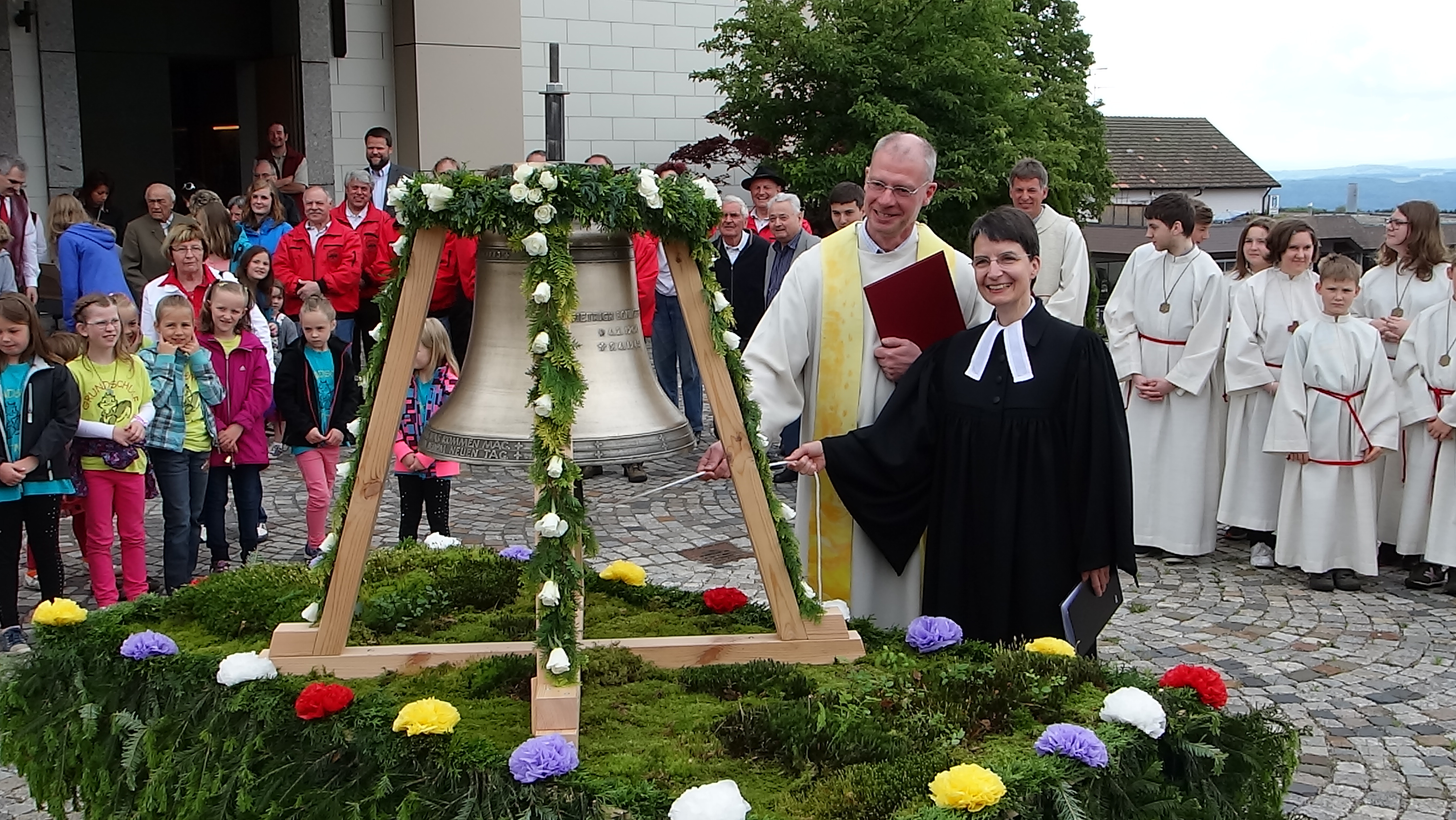 Die Dietrich-Bonhoeffer-Glocke steht wieder in einer Kirche