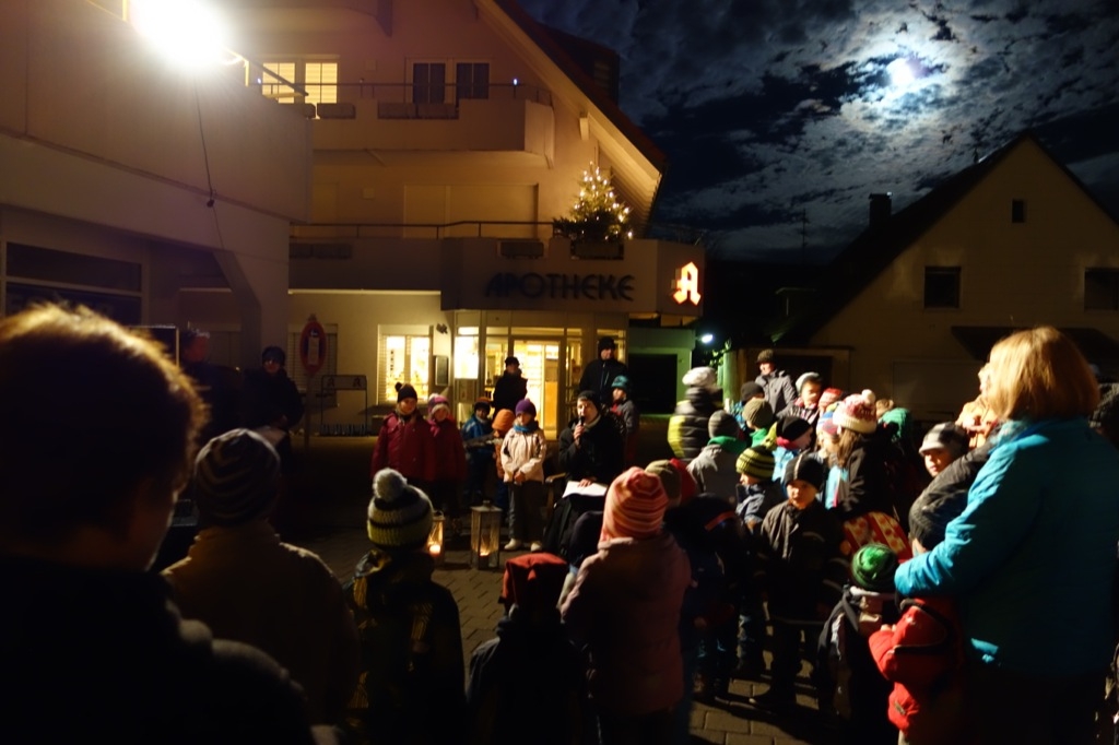 Franz von Assisi am Weihnachtsmarkt in Görwihl