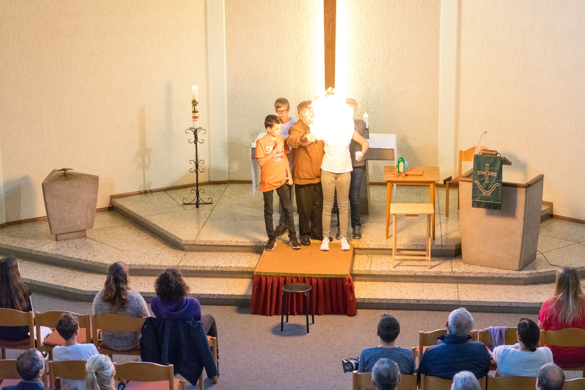 Konfirmandengottesdienst mit Theaterzirkus Prinz