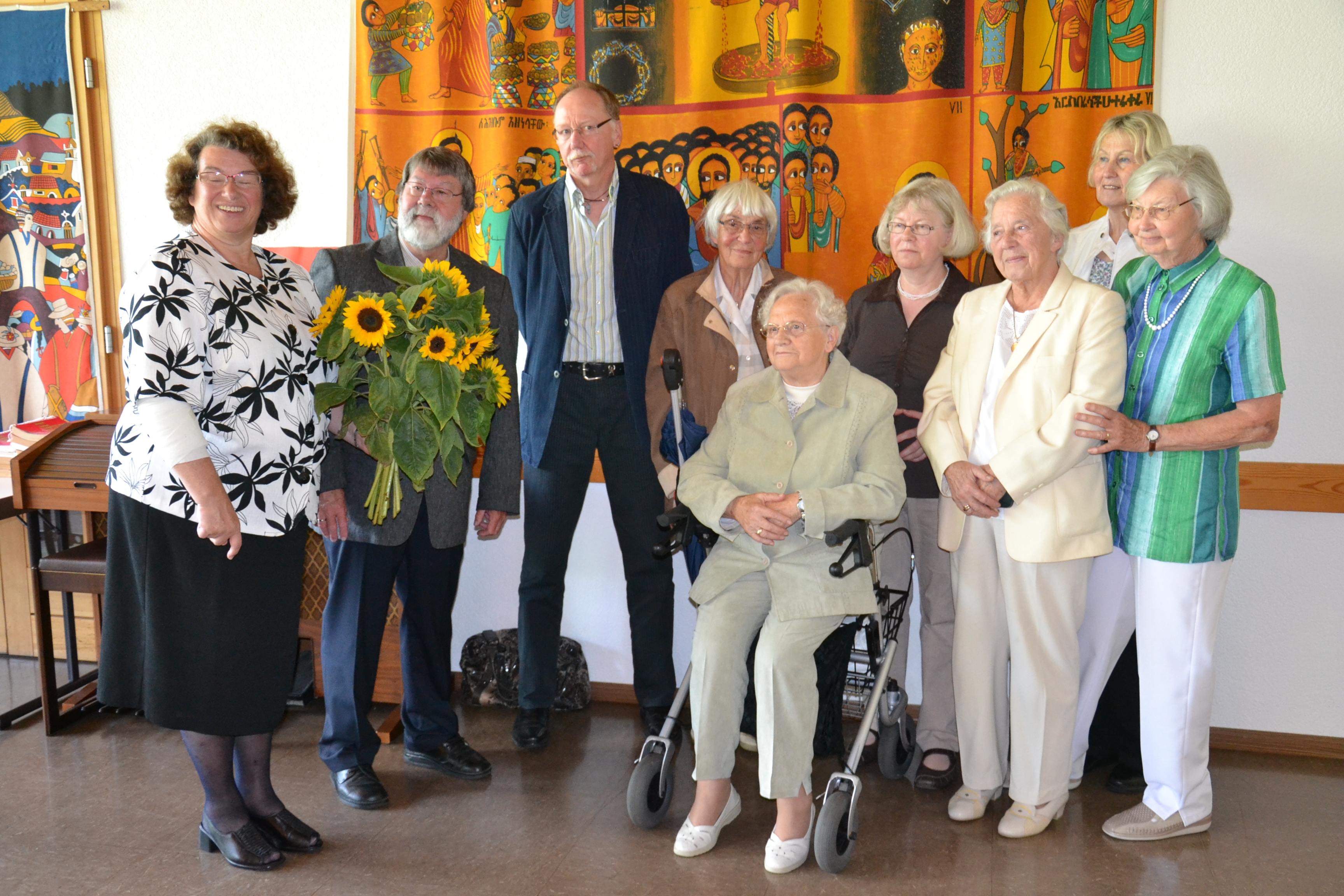 Sigrid Liebetanz überreichte Harald Gräf zum Abschied einen Blumenstrauß